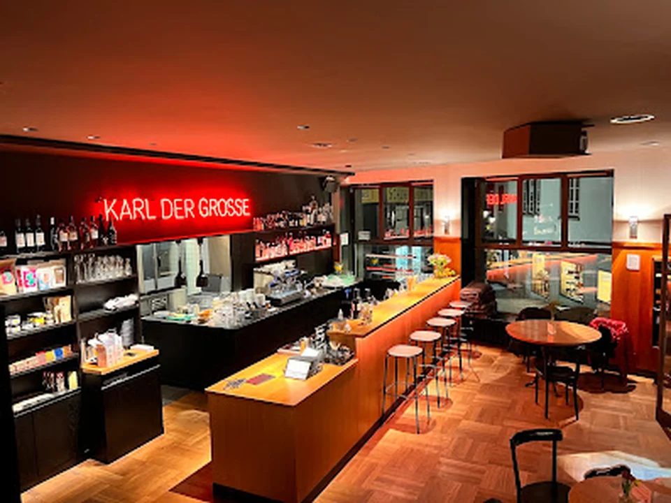 Bar Apericena