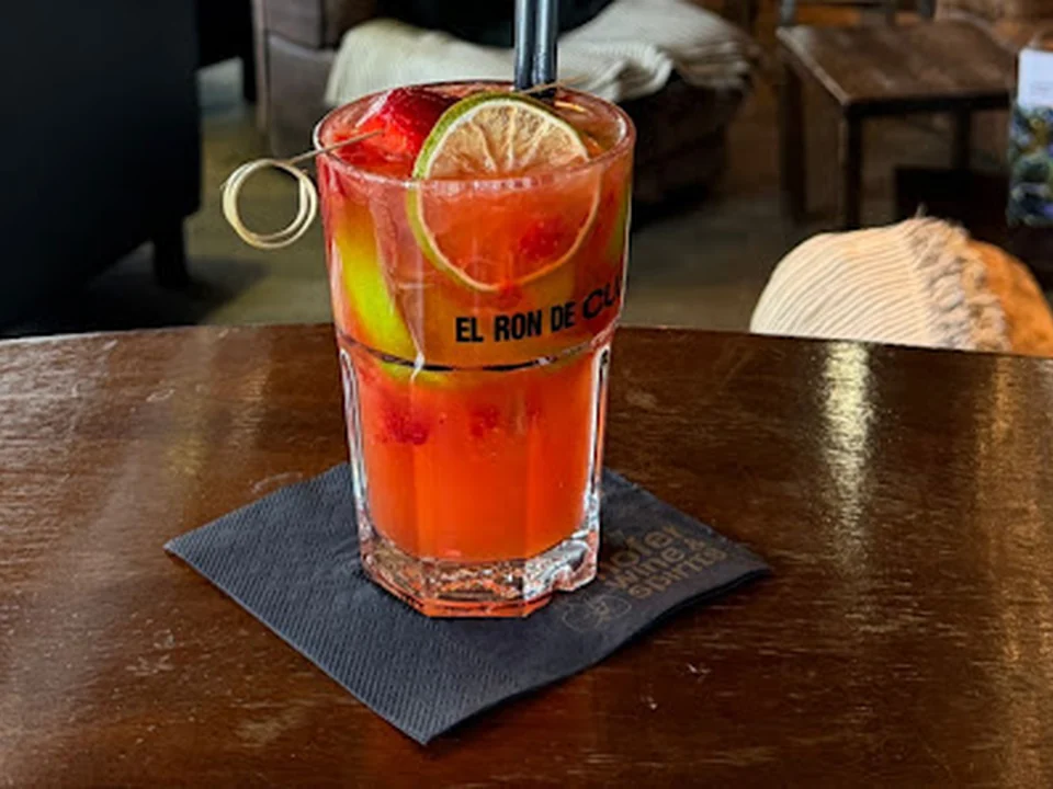 Baryton Cocktail Lounge