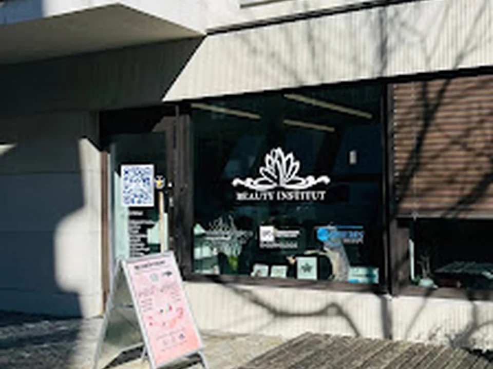 Beauty Institut Zürich Seefeld - Microneedling / Gesichtsbehandlung / Mesotherapie / Haarentfernung / Microdermabrasion