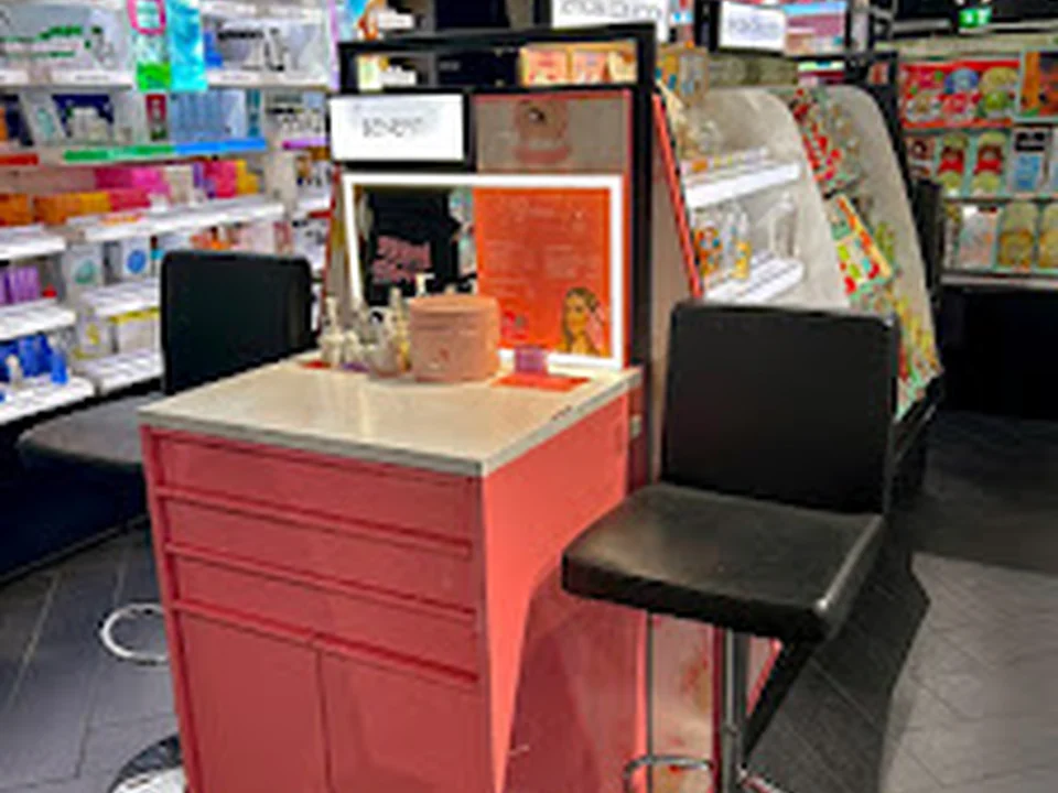 Benefit Cosmetics Brow Bar
