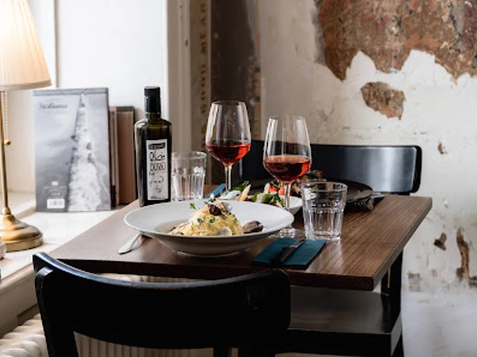 Genovas Bistro