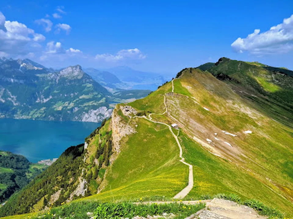 Best mountain hikes near in Zurich