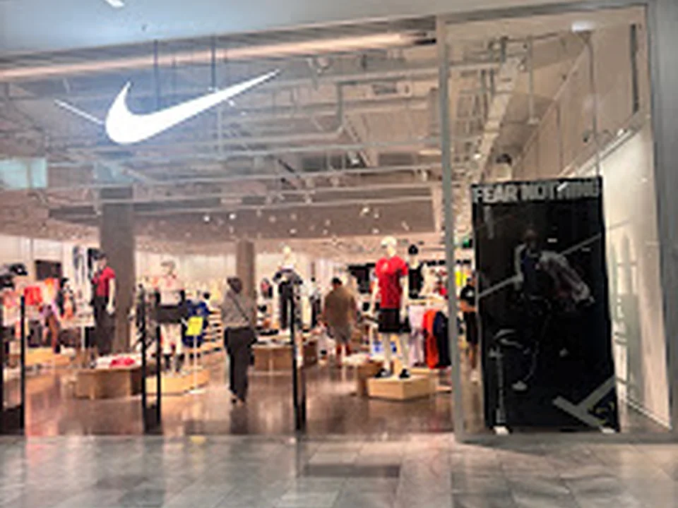 Nike Well Collective Glatt