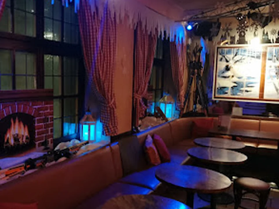 Petra's Tip-Top-Bar