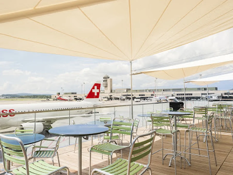 Sportsbar & Terrasse