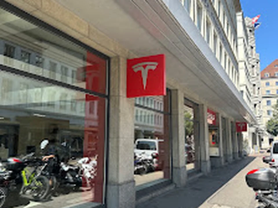 Tesla Store Zürich Pelikanstrasse