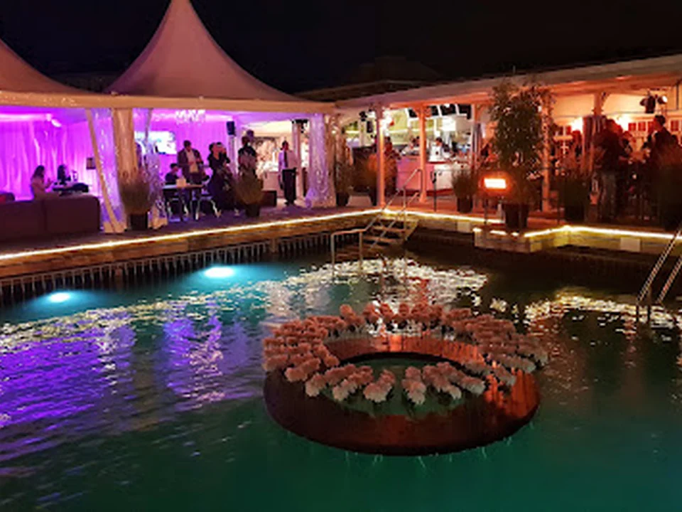 Barfussbar, Zürich