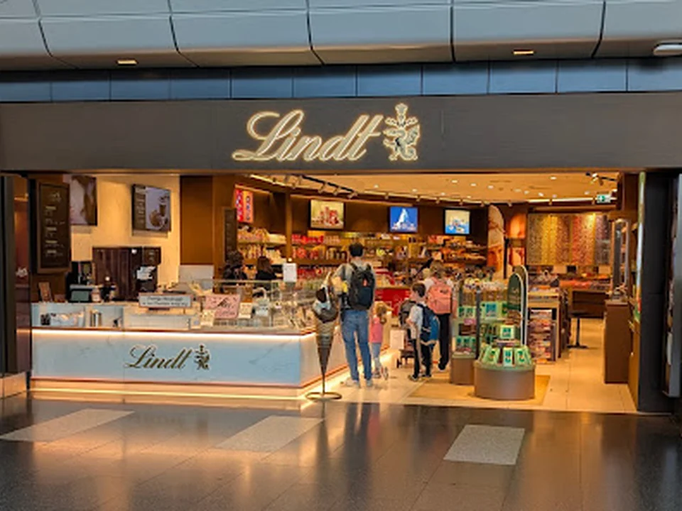 Lindt Zurich Airport - Passenger Area